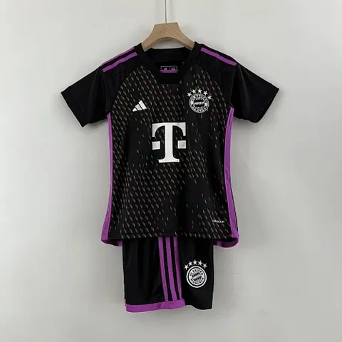 Ensemble de football enfant 23-24 Bayern Munich — Extérieur
