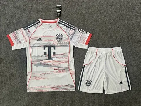 Ensemble de football enfant 25-26 Bayern — Extérieur