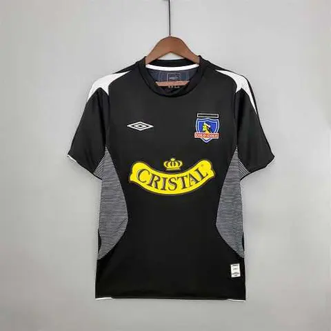 06 Colo-Colo away
