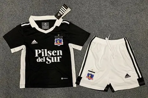 22-23 Colo-Colo away kids kit