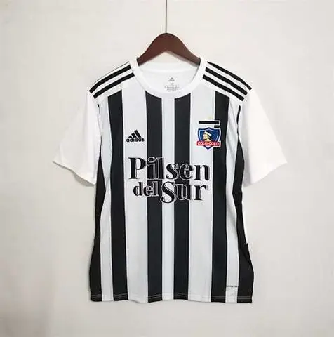 Colo Colo black and white vertical bars
