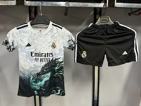 25-26 R MAD Black and White Dragon kid kit