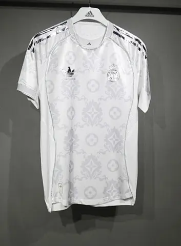 Maillot de football 25-26 R MAD blanc et argenté spécial