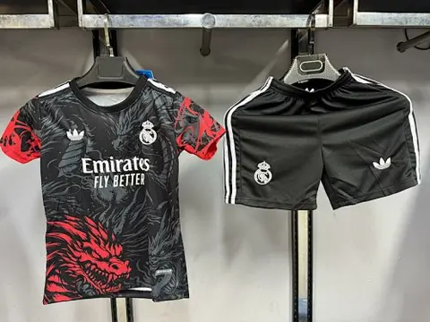 25-26 R MAD black and red dragon kid kit size 16-28