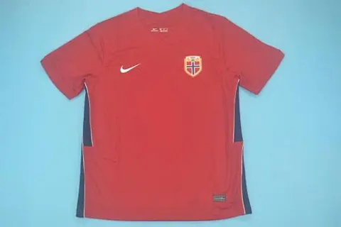 2020 Norway home red