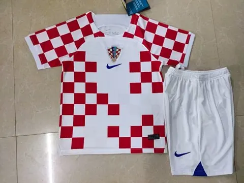 2022 Croatia home kids kit