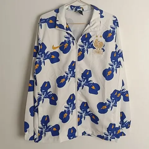 24-25 France white windbreaker