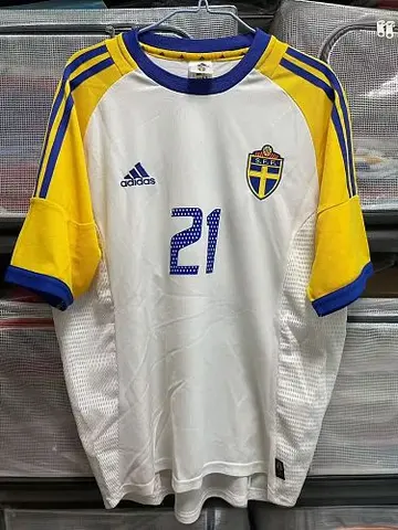 2002 Sweden Away Retro Soccer Jersey S-2XL