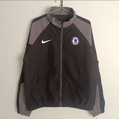 25-26 CHE black windbreaker
