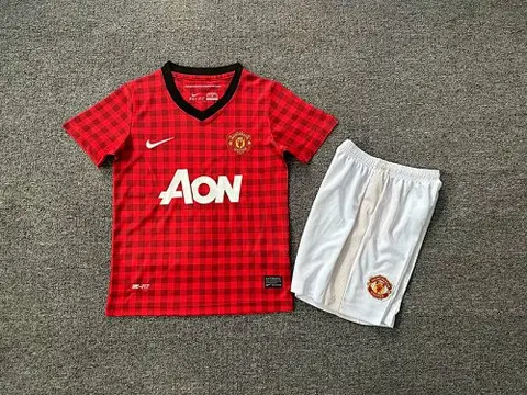 Maillot de football enfant 12-13 MNU — Domicile · Rétro