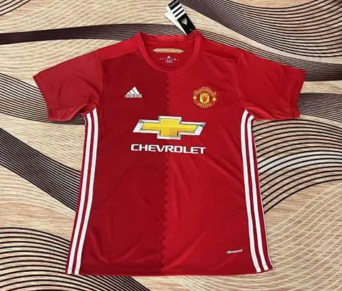 Maillot de football 16-17 MNU rouge — Domicile · Rétro