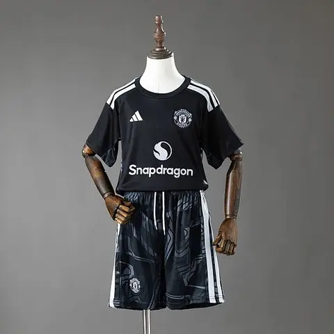 2026/27 Manchester United Black Goalkeeper Kids Kit 16-28
