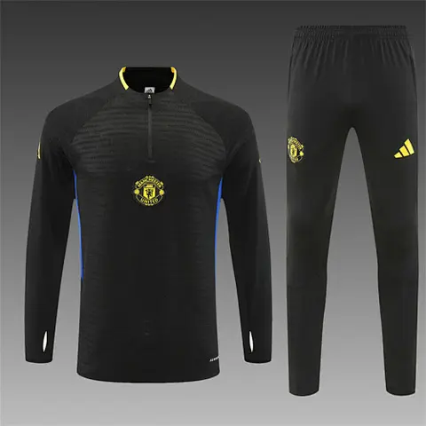 Manchester United 2025/26 Black Half zipper training clothes