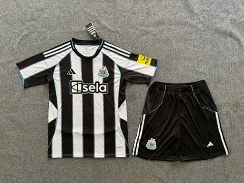 25-26 Newcastle United home kid kit