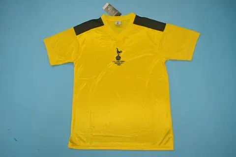 1982 TOT away yellow