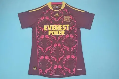 Retro Lyon away red 10_11