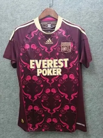 Retro Lyon away red 10_11