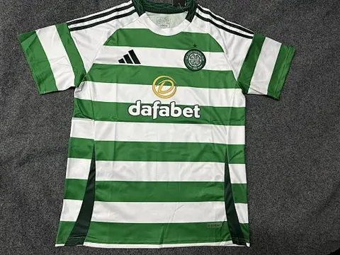 24-25 Celtic home soccer jersey