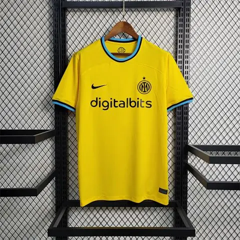 22-23 INT troisième tenue
