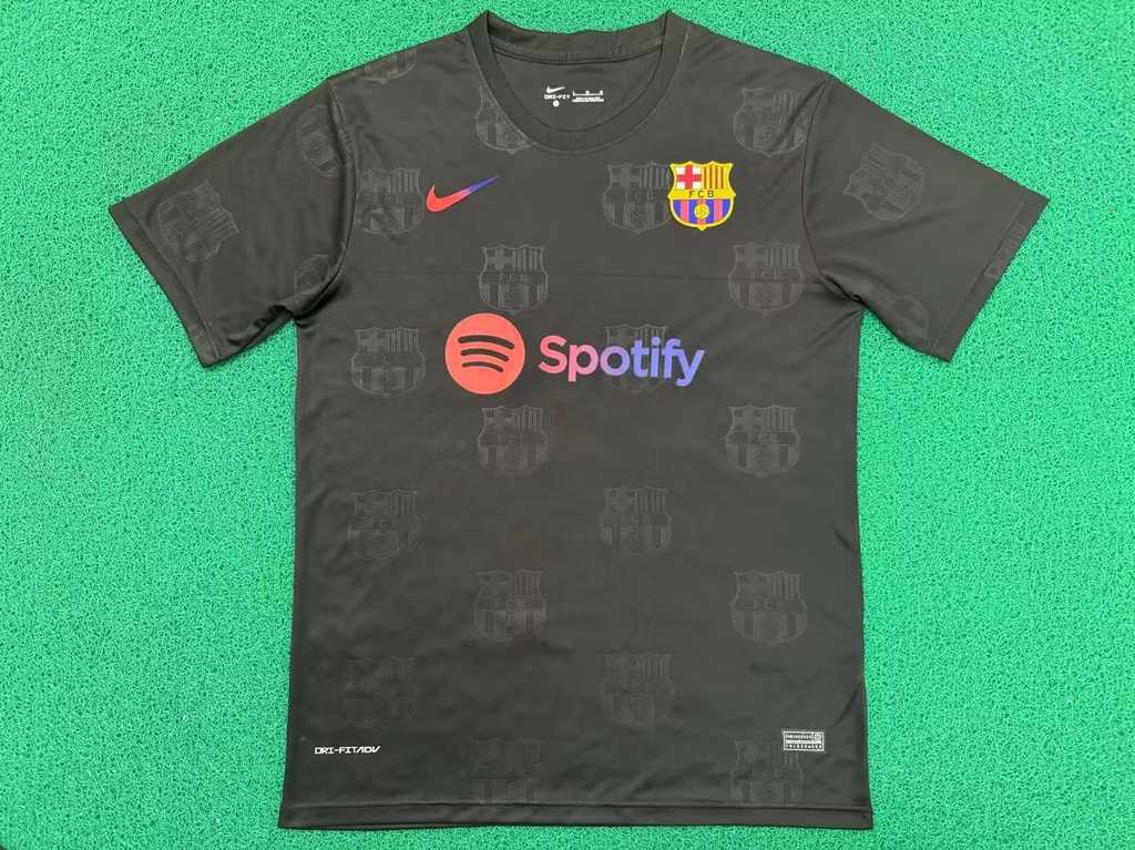 25 26 Barcelona Black Team Emblem Special Edition 25 26 巴萨 黑队章 特别版