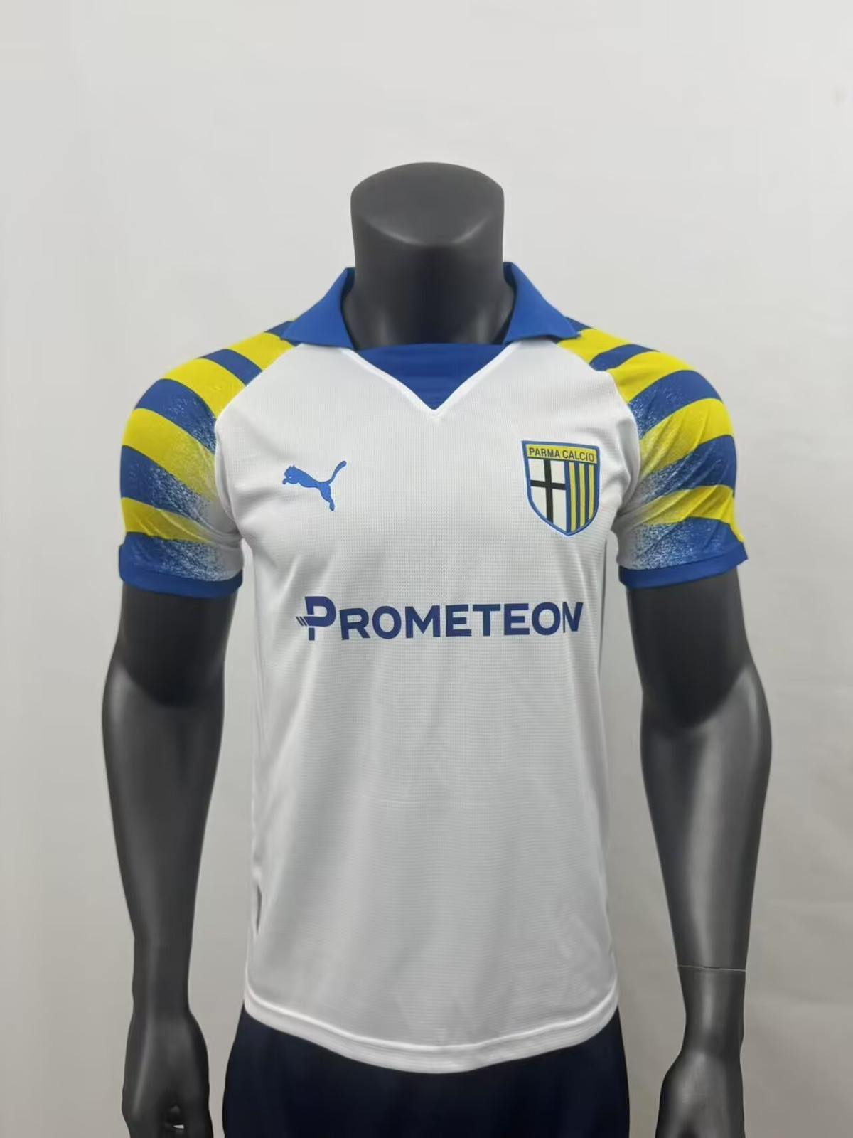 25 26 Parma third away 25 26 帕尔玛 二客
