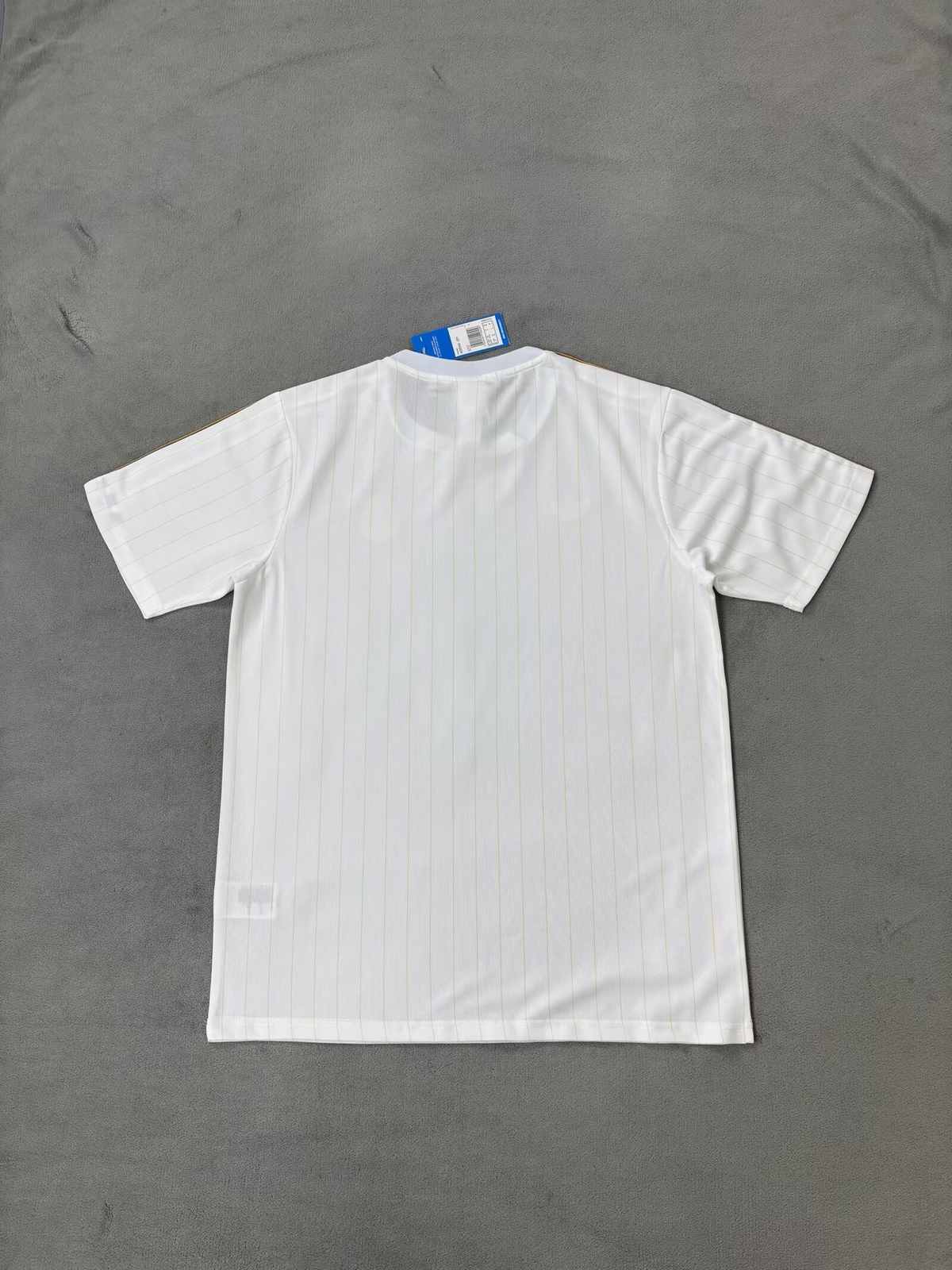 25 26 Real Madrid Clover White with Blue Edge 25 26 皇马 三叶草 白色 配蓝边