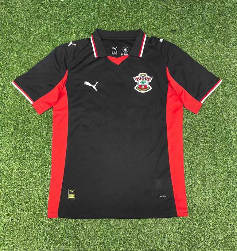 25 26 Southampton away 25 26 南安普顿 客场