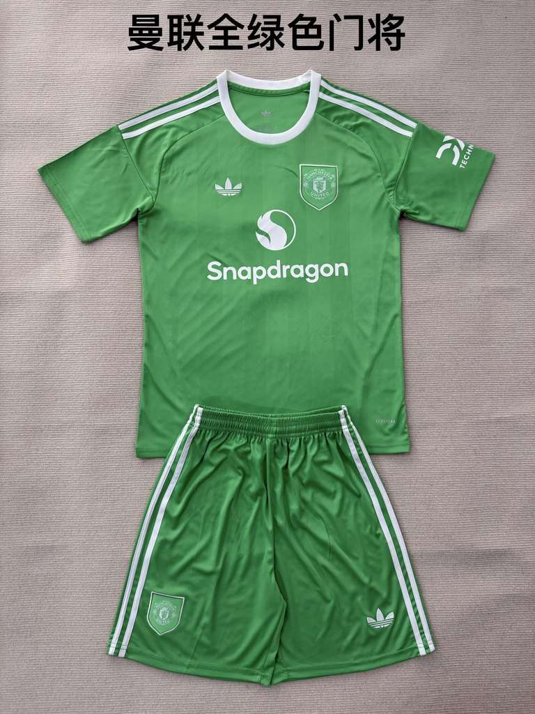 25 26 Man United Green Goalkeeper Adult, Child Kit 25 26 曼联 绿色 门将 成人，孩子套件