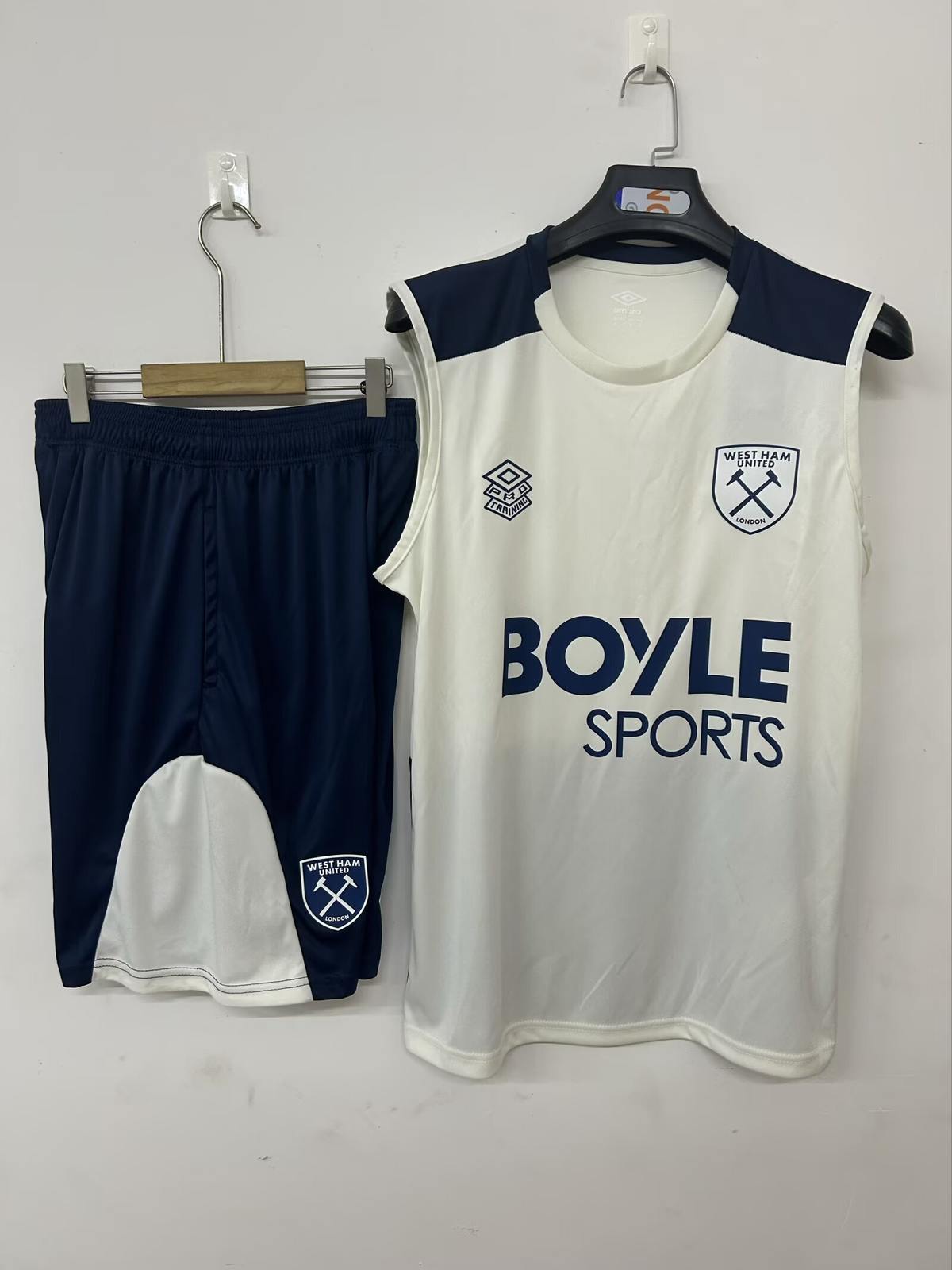 25 26 West Ham United training uniform, beige vest S-3XL25 26 西汉姆联 训练服 米白色 背心 S-
