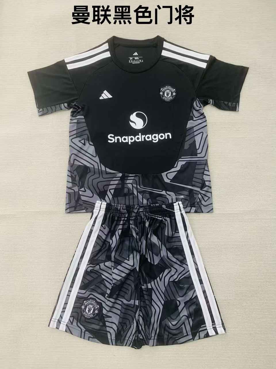 26 27 Man United Black Goalkeeper Adult Set, Children's Wear (126 27 曼联 黑色 门将 成人