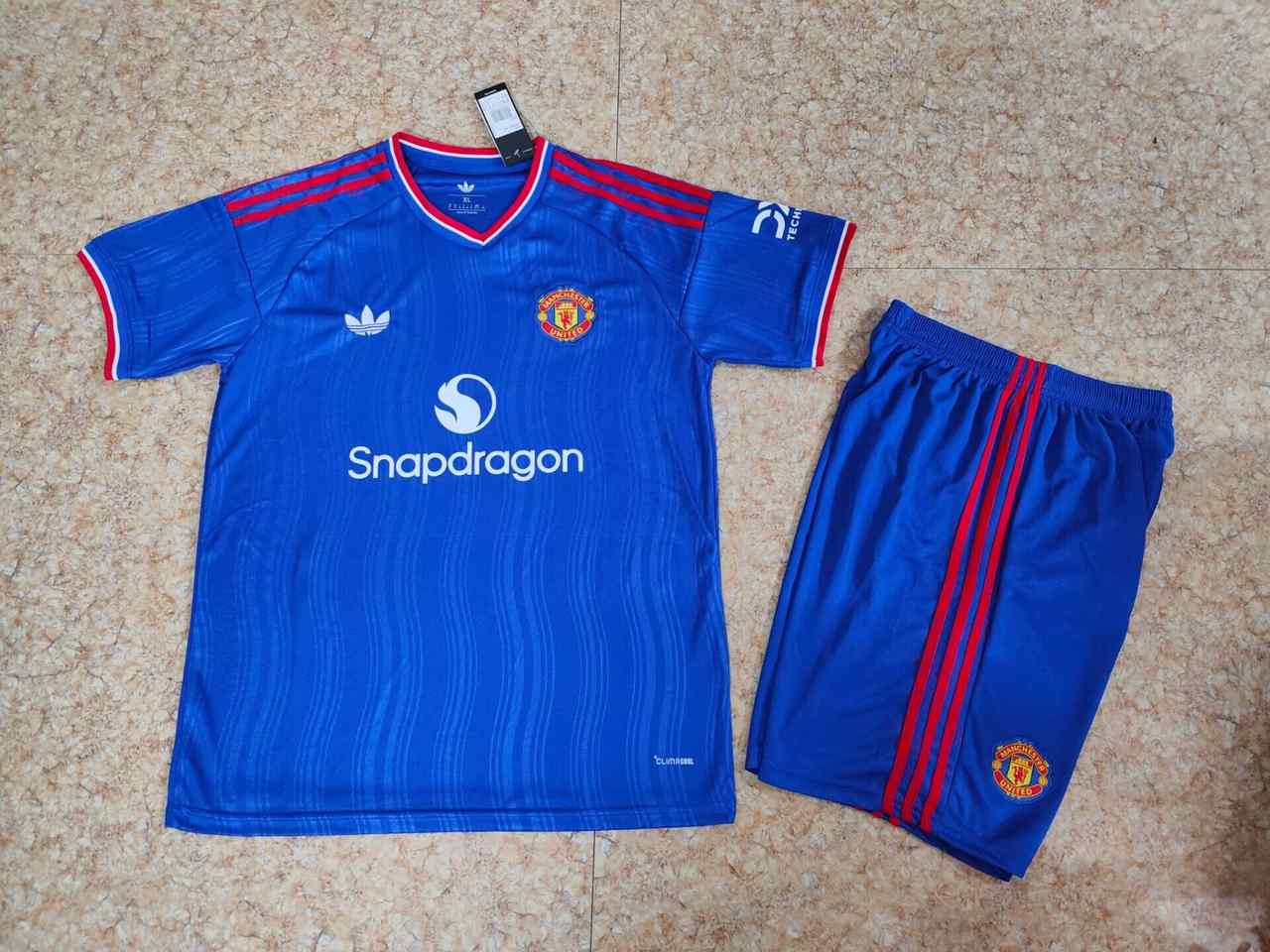 26 27 Man United away adult kit 26 27 曼联 客场 成人套件