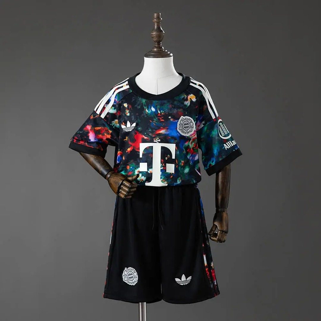 Ensemble de football enfant Bayern Munich multicolore Oktoberfest — 2026/27 · tailles 16–28
