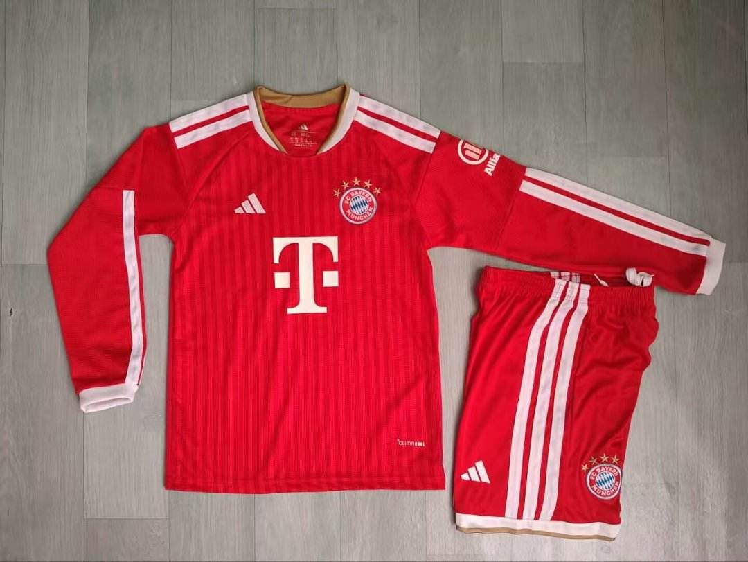 Ensemble de football enfant Bayern Munich rouge — 2026/27 · Domicile · Manches longues · tailles 16–28