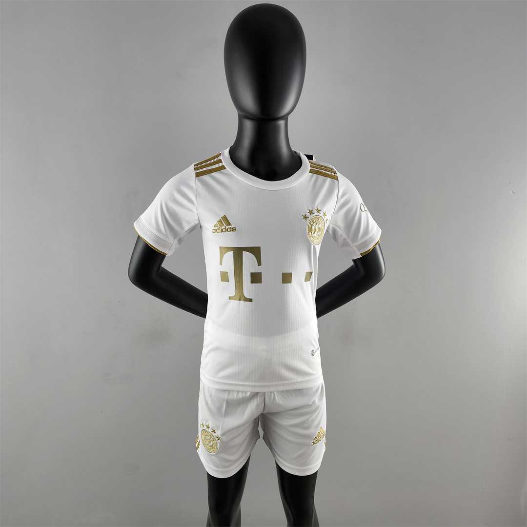 Ensemble de football enfant 22-23 Bayern Munich — Extérieur
