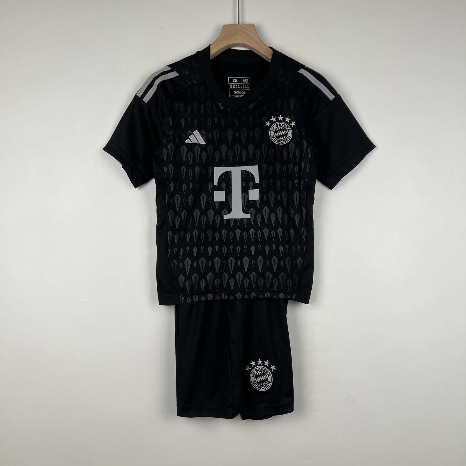23-24 Bayern Black Goalkeeper kid kit