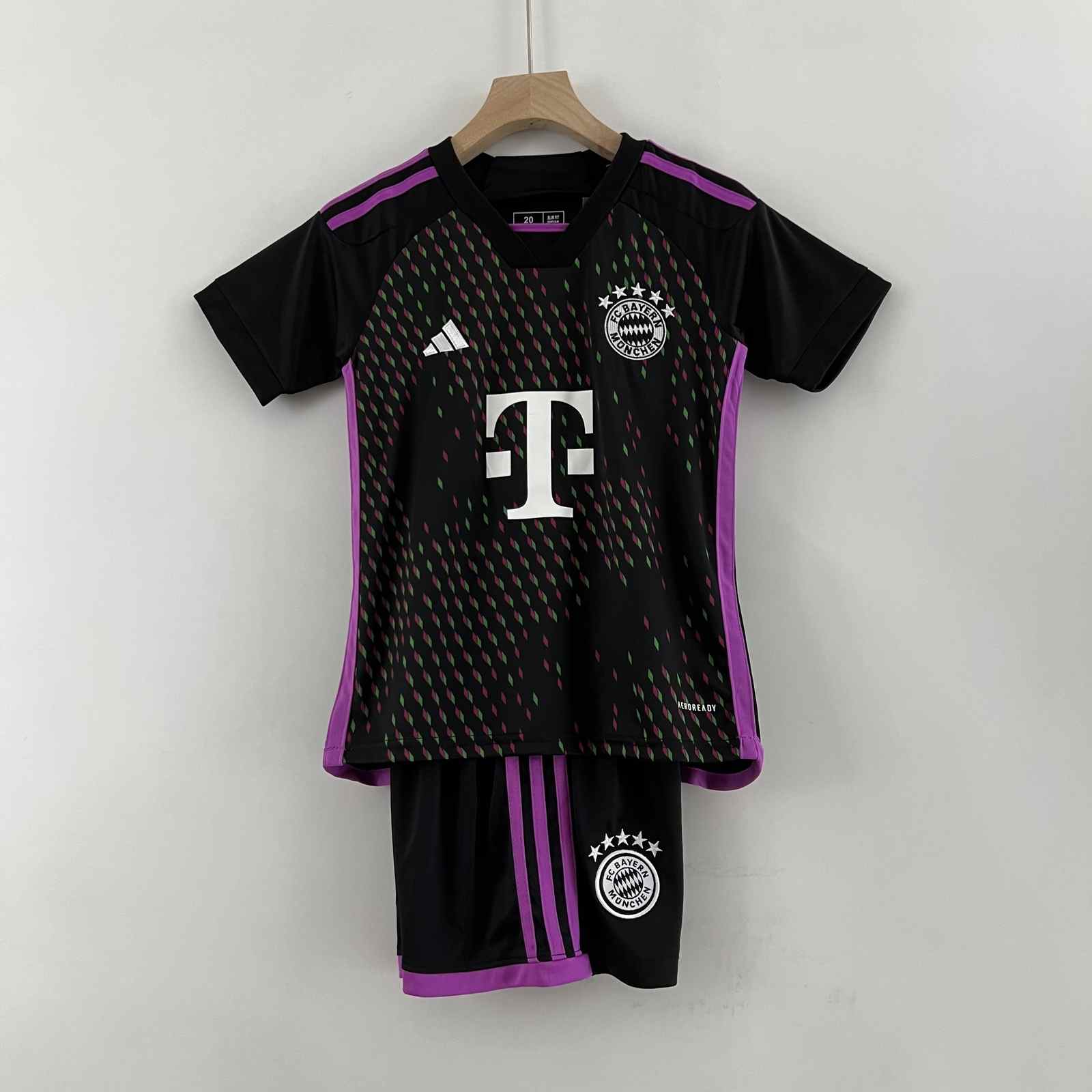 Ensemble de football enfant 23-24 Bayern Munich — Extérieur