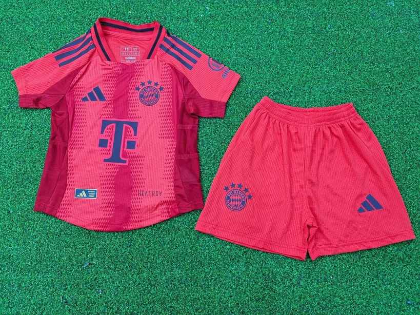 Ensemble de football enfant 24-25 Bayern — Domicile