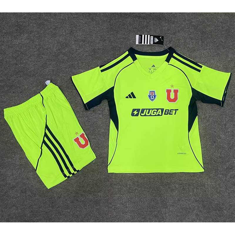 25 26 Universidad de Chile Third Away Kids Kit