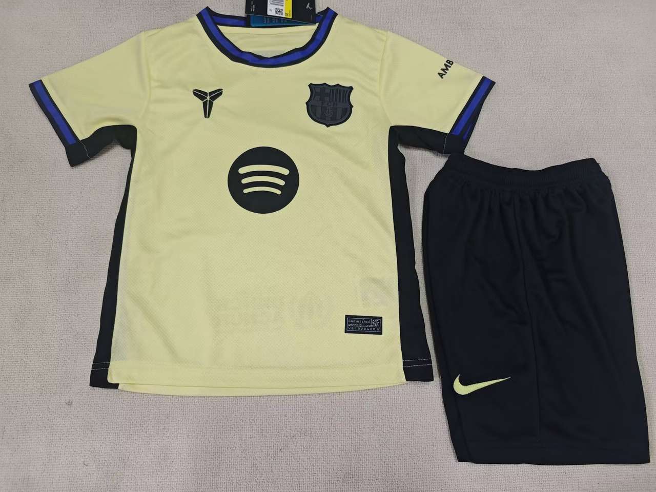 25 26 Barcelona Light Yellow Kids Kit 25 26 巴萨 浅黄色 孩子套装