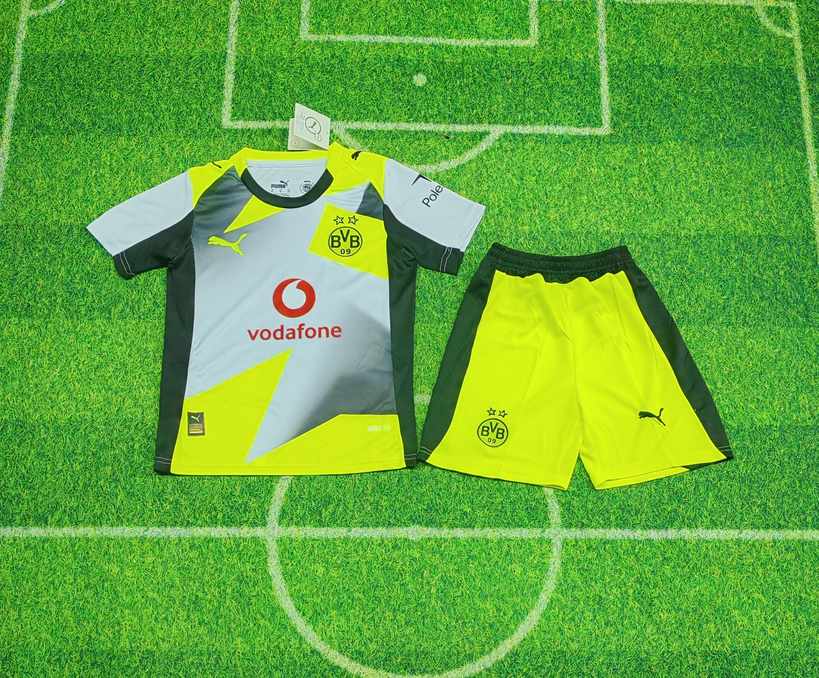 25 26 Dortmund away children's kit 25 26 多特蒙德 客场 孩子套件