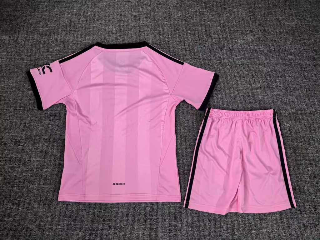 25 26 Newcastle Pink Goalkeeper Children's Set 25 26 纽卡斯尔 粉色 门将 孩子套装