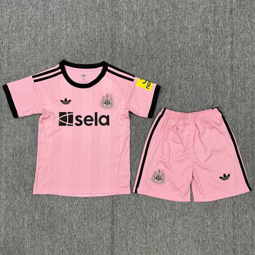 25 26 Newcastle Pink Goalkeeper Kids Set 25 26 纽卡斯 粉色 守门员 孩子套装
