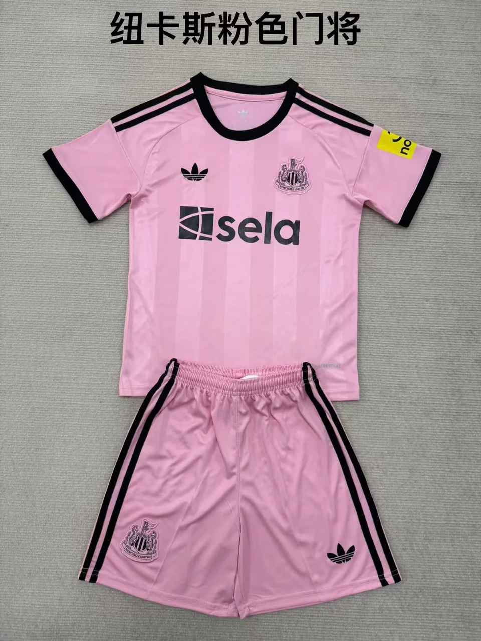 25 26 Newcastle United goalkeeper pink kid kits 25 26 纽卡斯尔 守门员 儿童套装