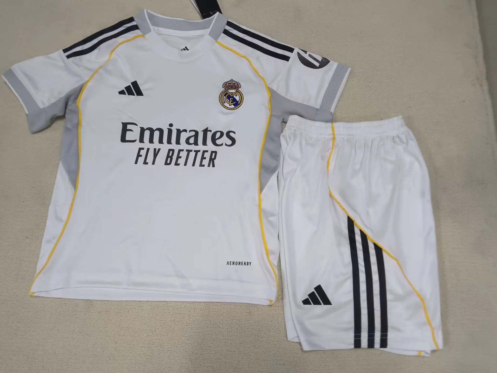 25 26 Real Madrid home Kids kit 25 26 皇马 主场 孩子套装