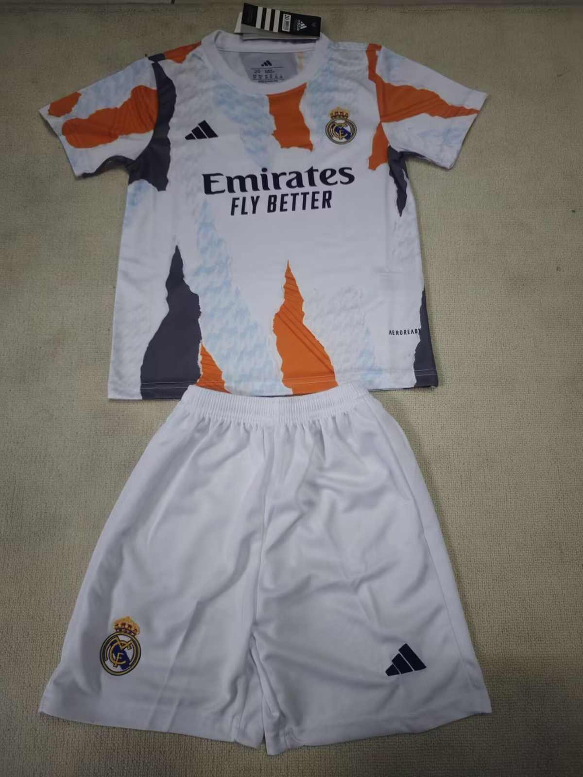 25 26 Real Madrid white Kids suit 25 26 皇马 白色 孩子套装