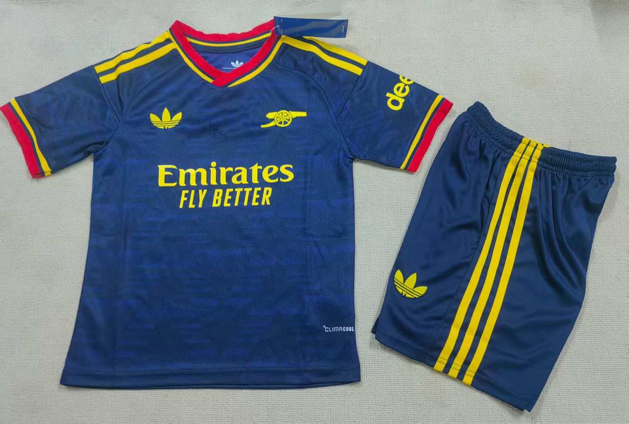 26 27 Arsenal away children's kit 26 27 阿森纳 客场 孩子套件