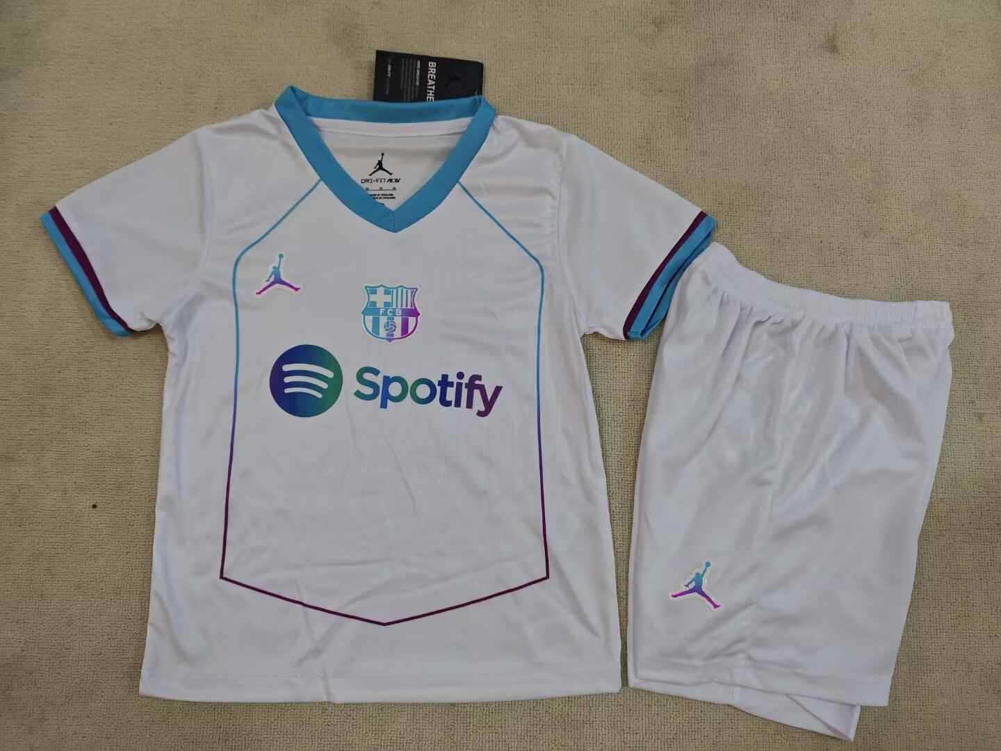 26 27 Barcelona White Children's Kit 26 27 巴萨 白色 孩子套件
