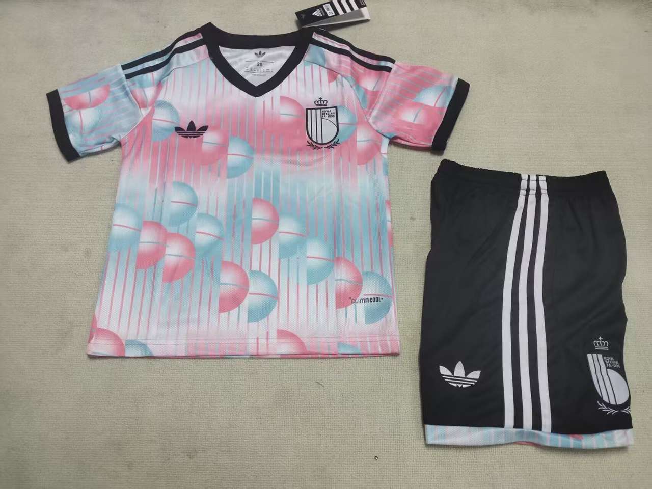 26 27 Belgium away children's kit 26 27 比利时 客场 孩子套件