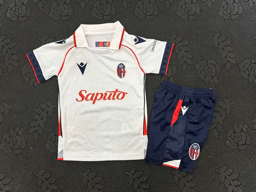 26 27 Bologna away children's kit 26 27 博洛尼亚 客场 孩子套件