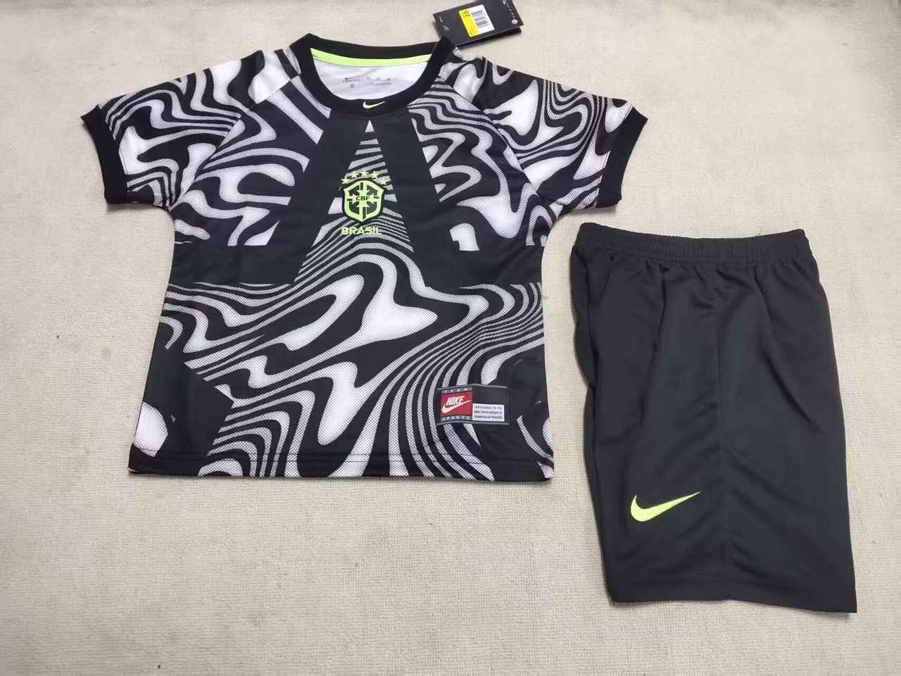 26 27 Brazil goalkeeper children's kit 26 27 巴西 守门员 孩子套件